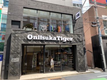 アディダス ブランドコアストア 新宿