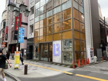 アディダス ブランドコアストア 新宿